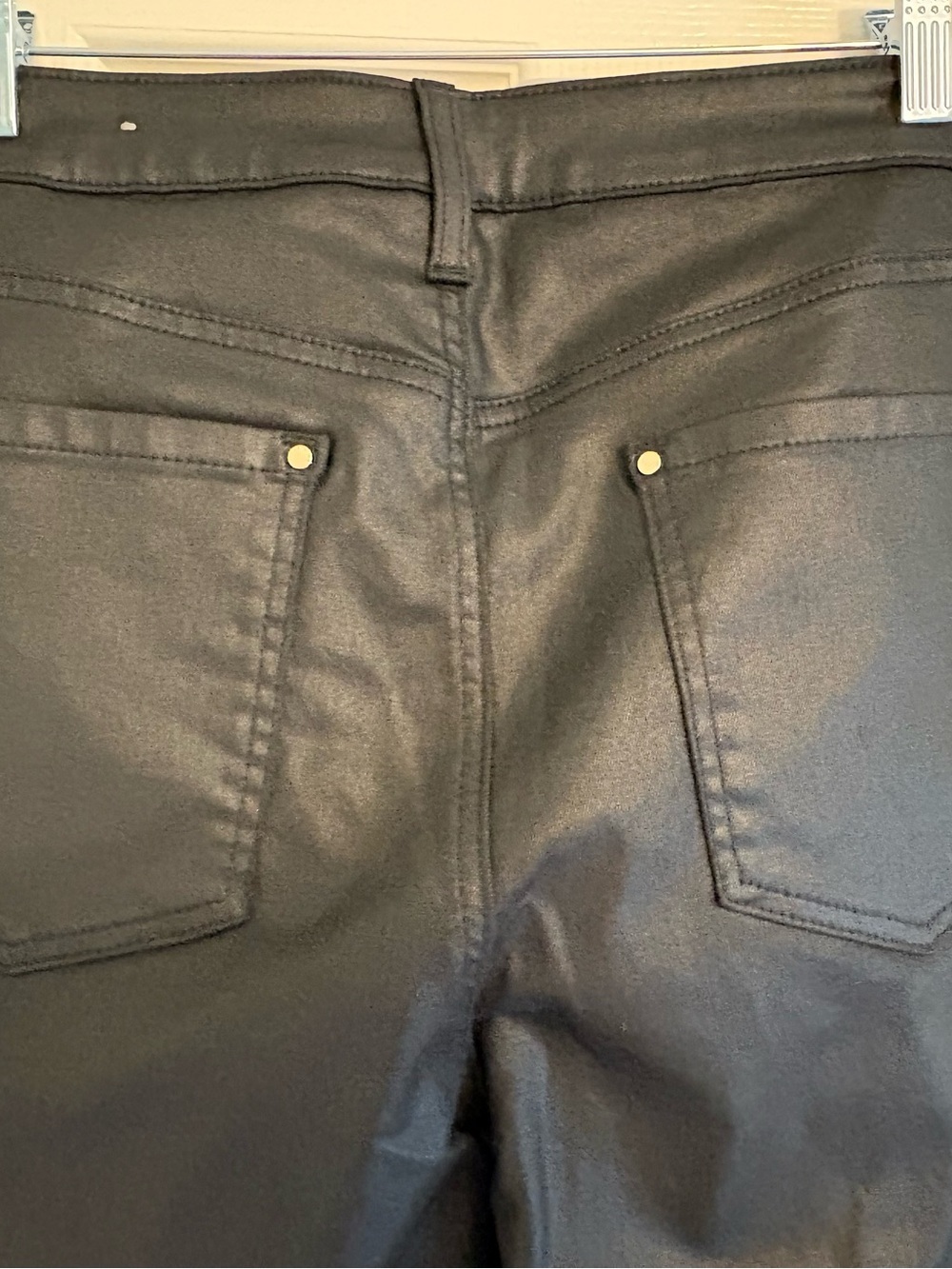 ✨ Chico’s Coated Black Straight Leg Jeans Size 2 (12) Leather Look ✨ - Picture 5 of 9